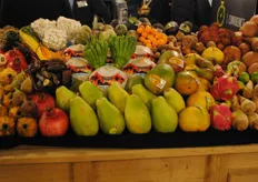 Bijzondere presentatie van groenten en fruit. 